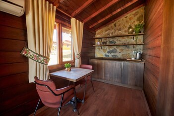 flora handuzu resort and bungalow