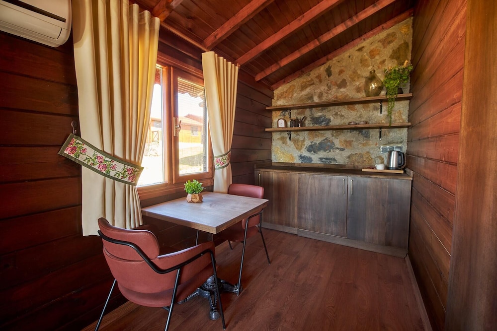 flora handuzu resort and bungalow