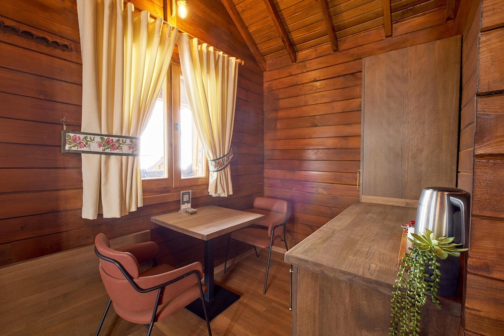 flora handuzu resort and bungalow