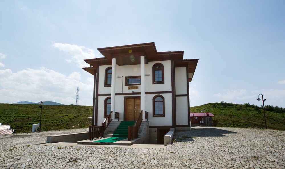 flora handuzu resort and bungalow