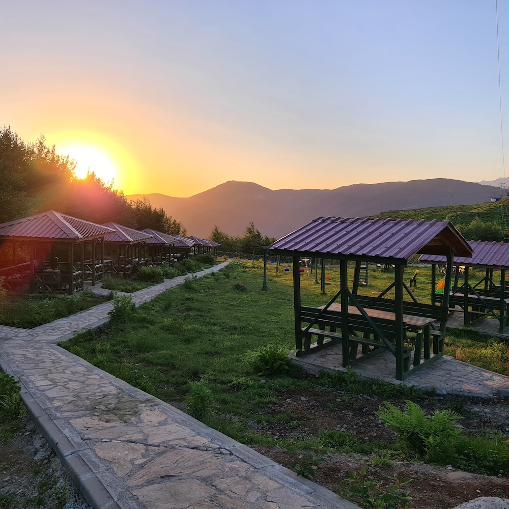 flora handuzu resort and bungalow