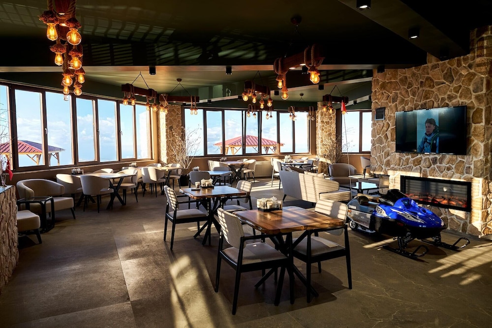 flora handuzu resort and bungalow