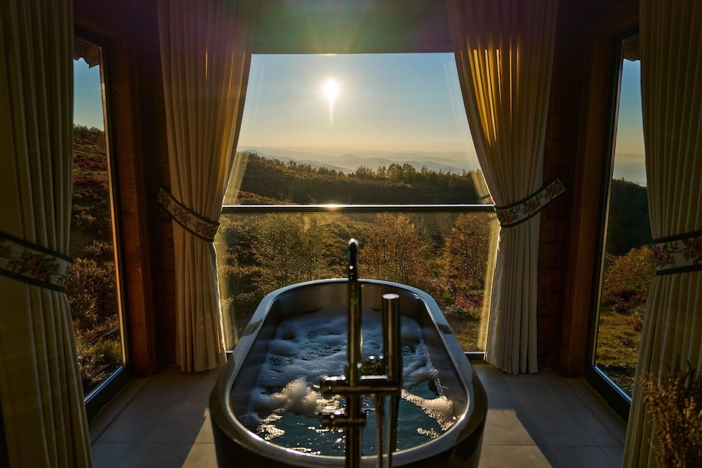 flora handuzu resort and bungalow