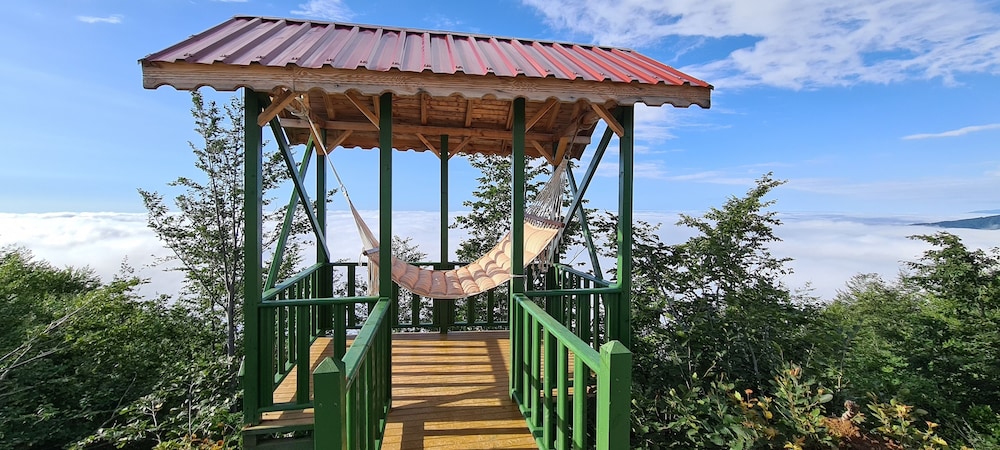 flora handuzu resort and bungalow