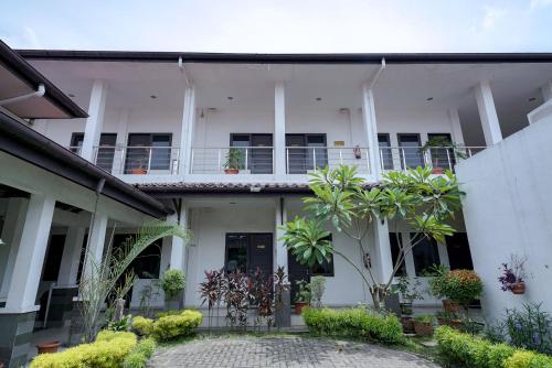 reddoorz avros guest house medan
