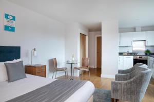 hq aparthotel farnborough