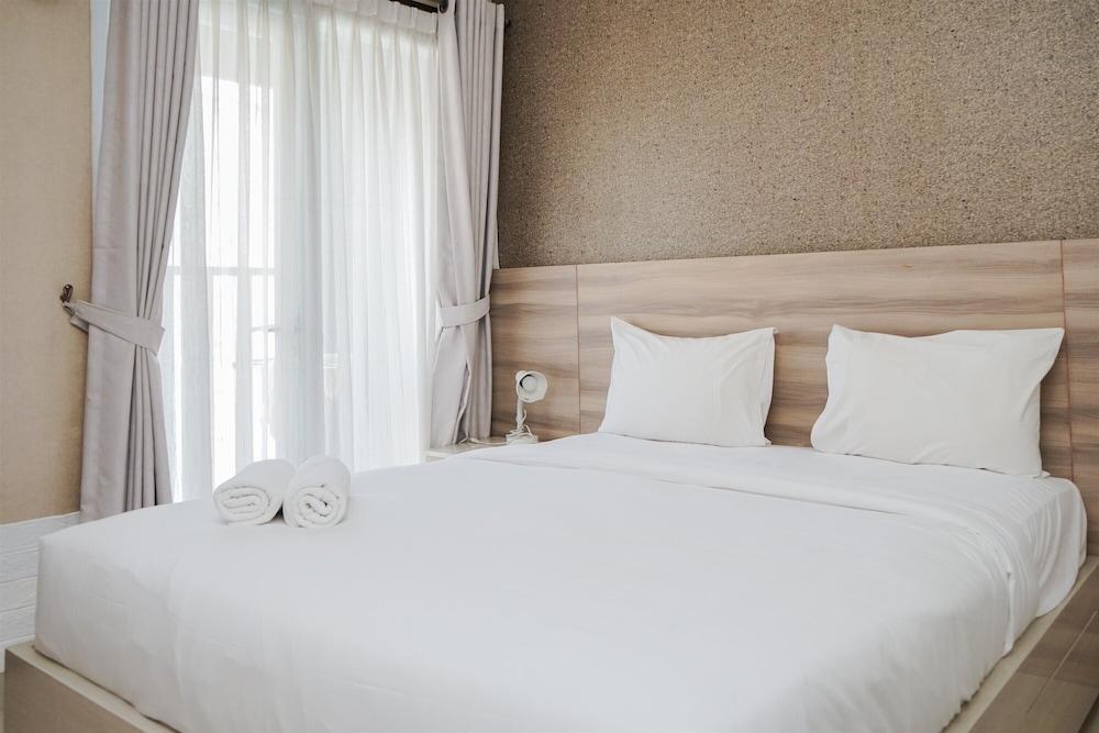 cozy stay studio at paramount skyline apartment