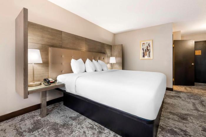 brooklyn center hotel