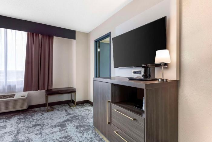 brooklyn center hotel