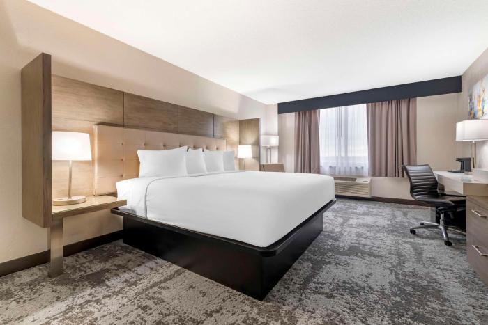 brooklyn center hotel