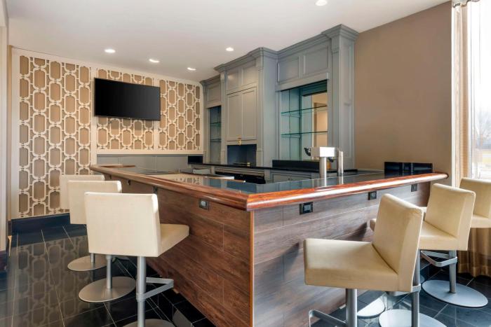 brooklyn center hotel