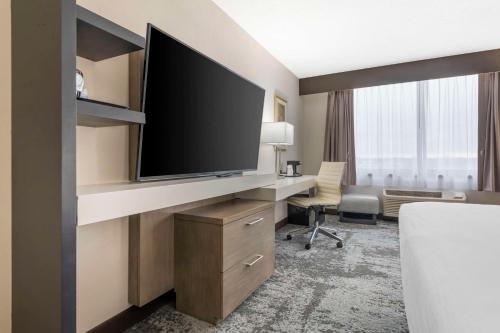 brooklyn center hotel