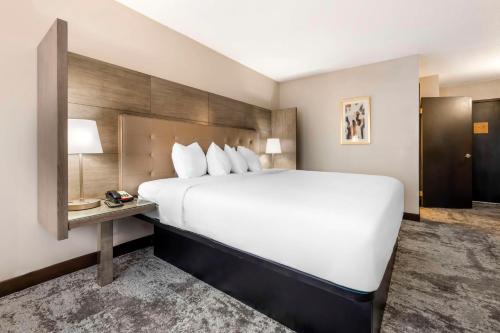 brooklyn center hotel