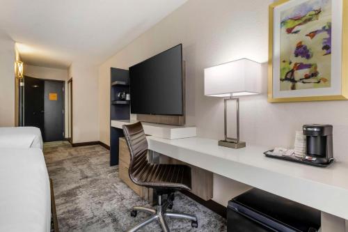 brooklyn center hotel