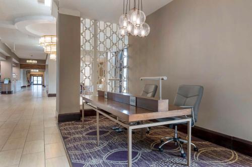 brooklyn center hotel