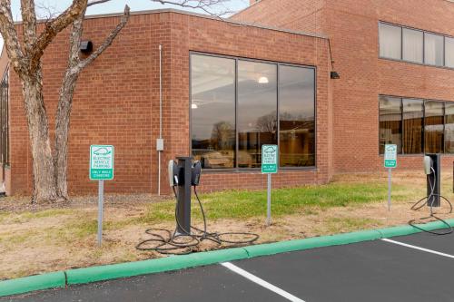 brooklyn center hotel