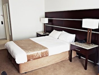 airport gateway hotel