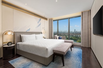 hualuxe shanghai changfeng park an ihg hotel