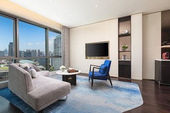 hualuxe shanghai changfeng park an ihg hotel