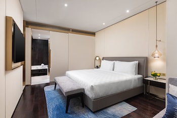 hualuxe shanghai changfeng park an ihg hotel