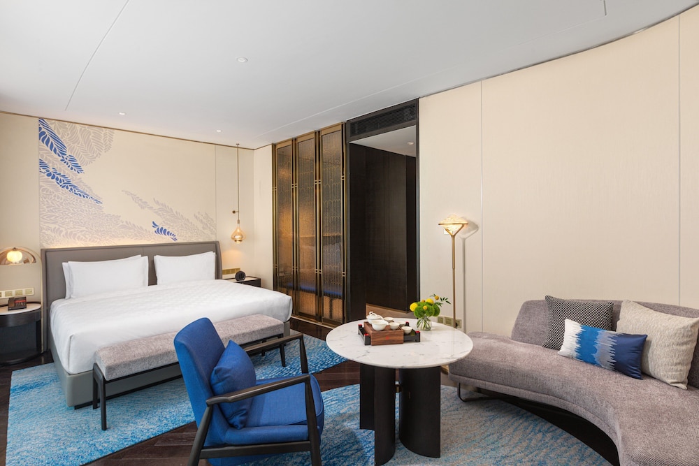 hualuxe shanghai changfeng park an ihg hotel