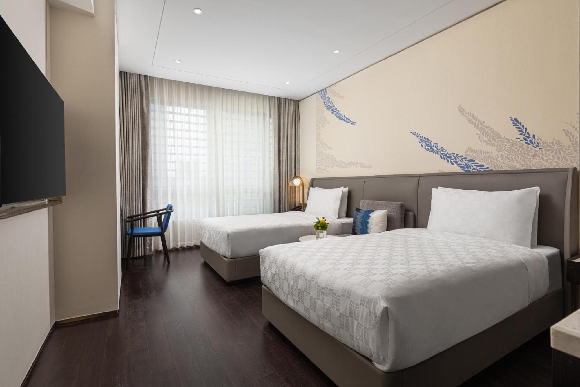 hualuxe shanghai changfeng park an ihg hotel
