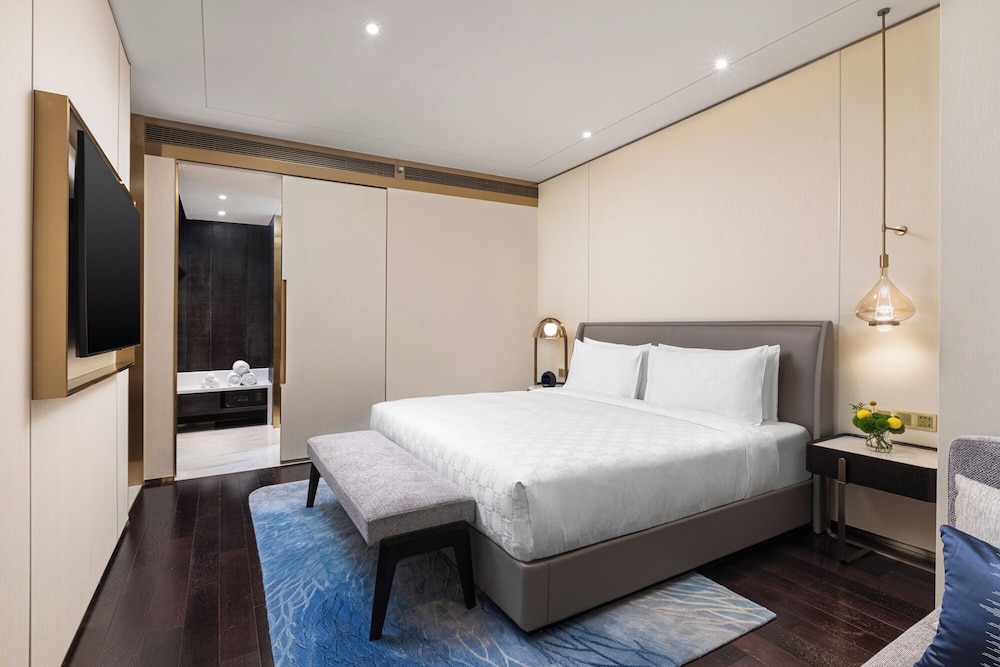 hualuxe shanghai changfeng park an ihg hotel