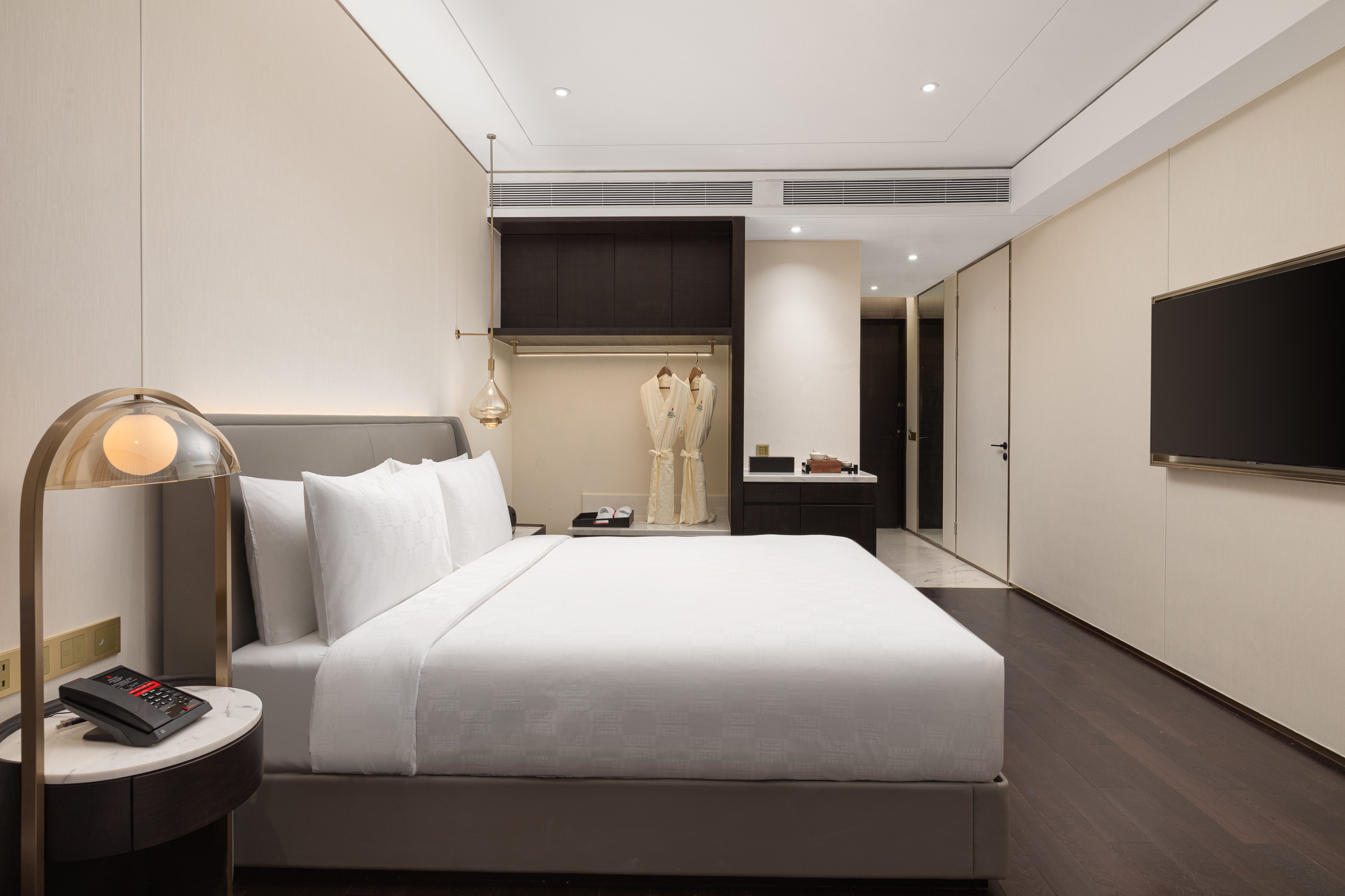 hualuxe shanghai changfeng park an ihg hotel