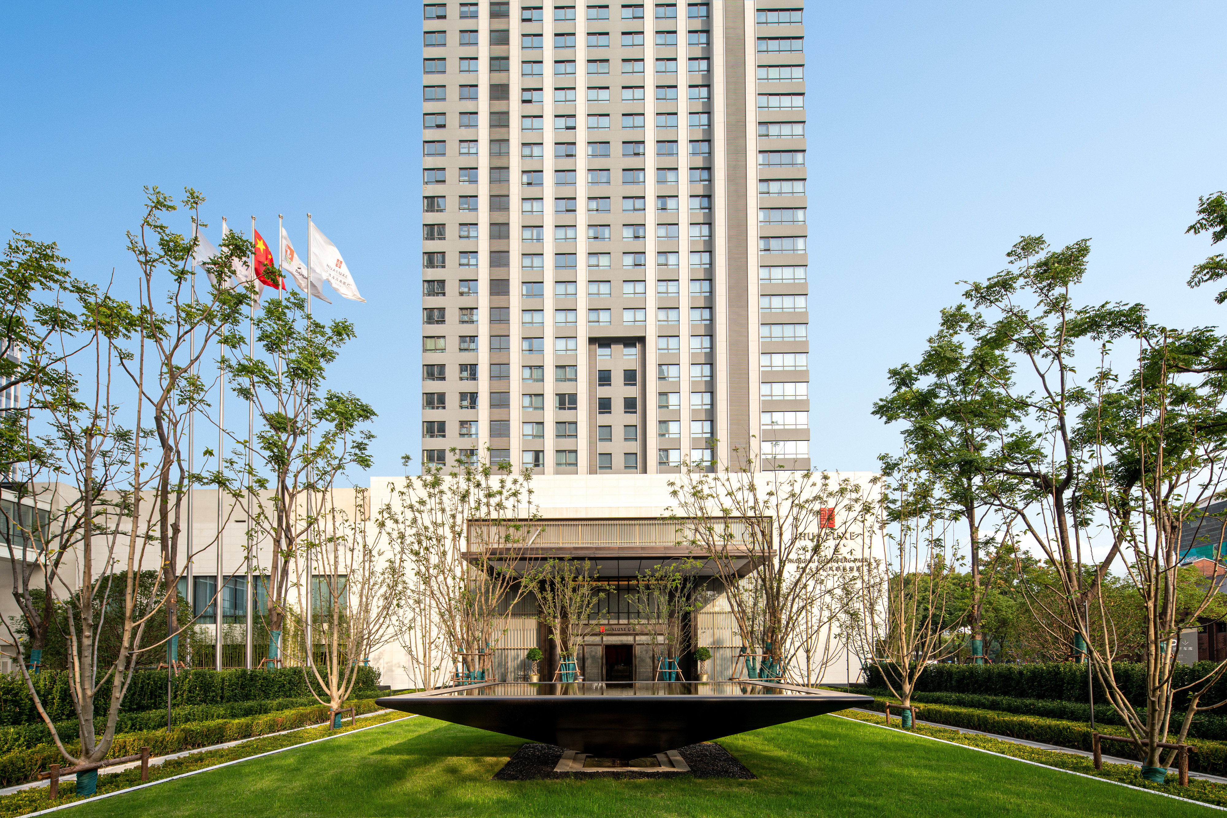 hualuxe shanghai changfeng park an ihg hotel
