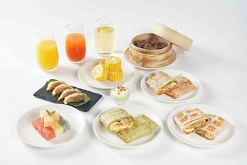 Hualuxe Shanghai Changfeng Park, An Ihg Hotel,,3.5 star