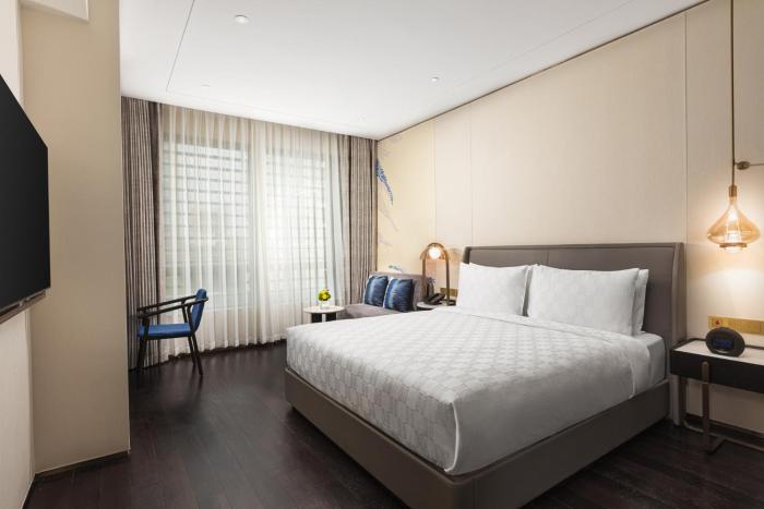 hualuxe shanghai changfeng park an ihg hotel