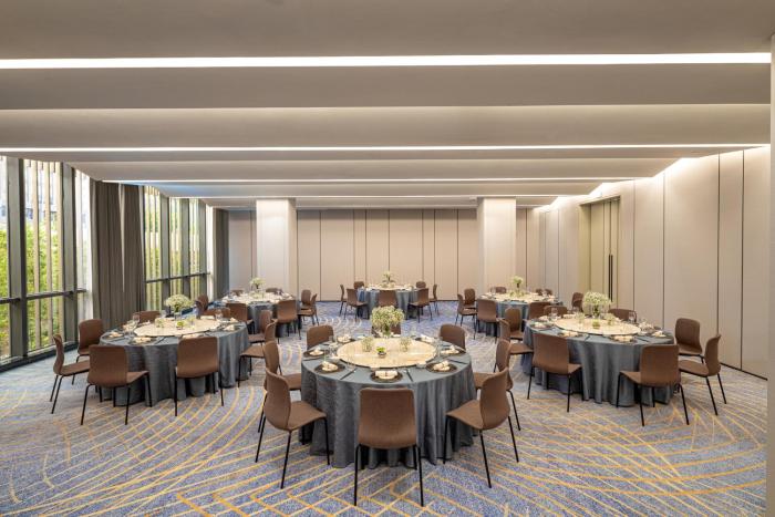 hualuxe shanghai changfeng park an ihg hotel