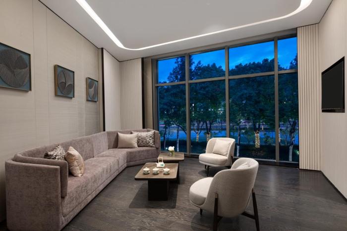 hualuxe shanghai changfeng park an ihg hotel