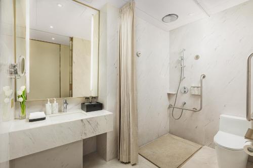 hualuxe shanghai changfeng park an ihg hotel