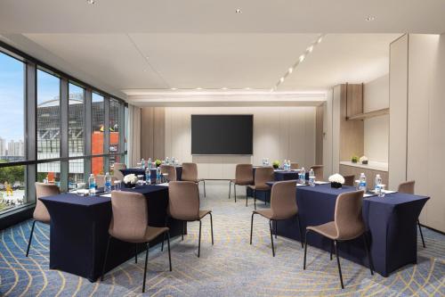 hualuxe shanghai changfeng park an ihg hotel