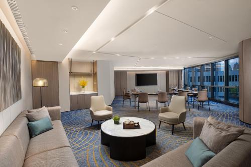 hualuxe shanghai changfeng park an ihg hotel