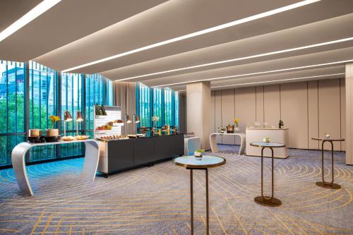 hualuxe shanghai changfeng park an ihg hotel