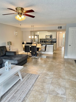 beautiful luxury apartment close to disney