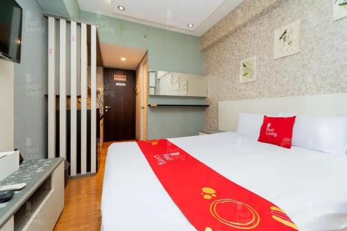 redliving apartemen serpong green view hapukh room tower b