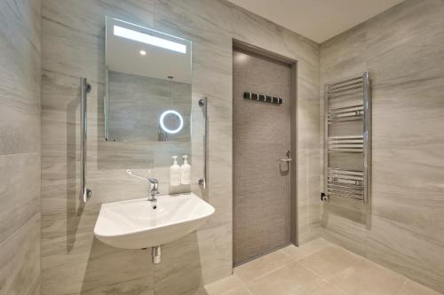 spark by hilton luton