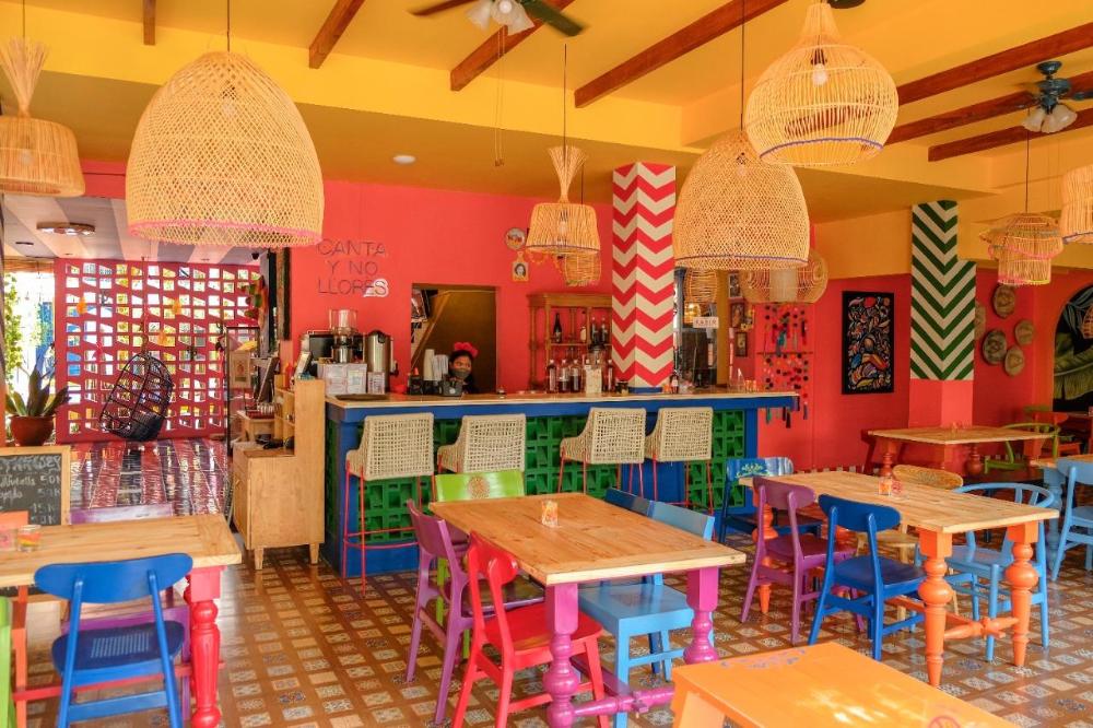 por aqui stay and dine