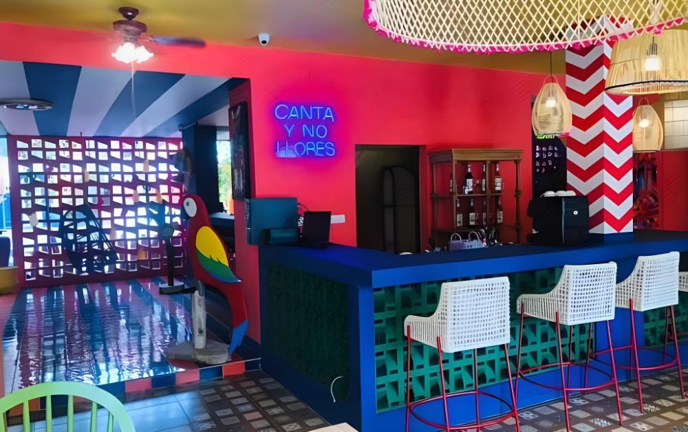 por aqui stay and dine