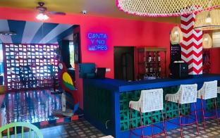 por aqui stay and dine