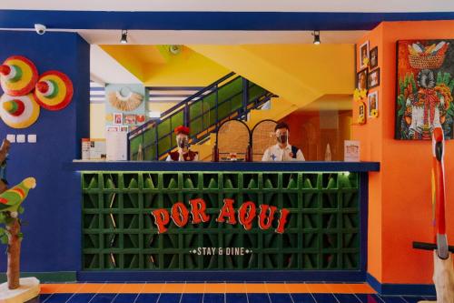 por aqui stay and dine