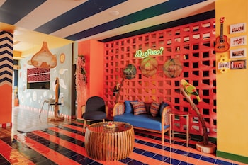 por aqui stay and dine