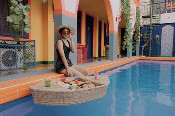 por aqui stay and dine