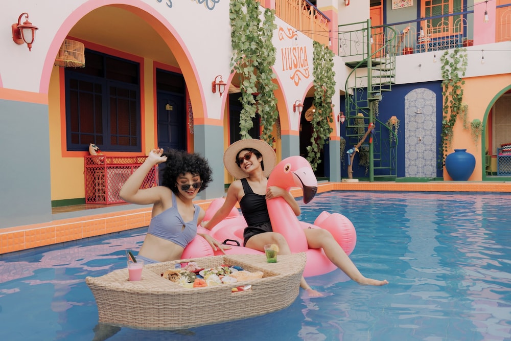 por aqui stay and dine