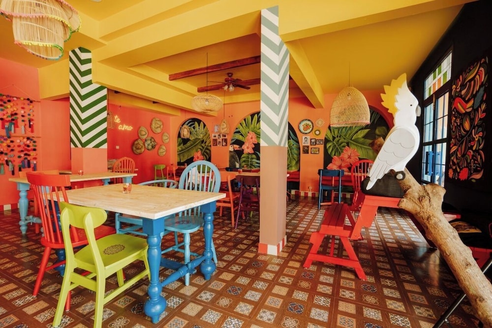 por aqui stay and dine