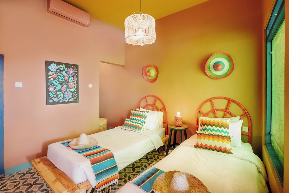 por aqui stay and dine