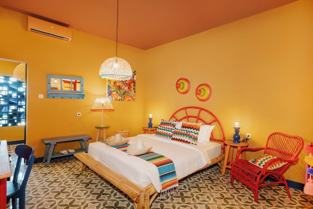 por aqui stay and dine